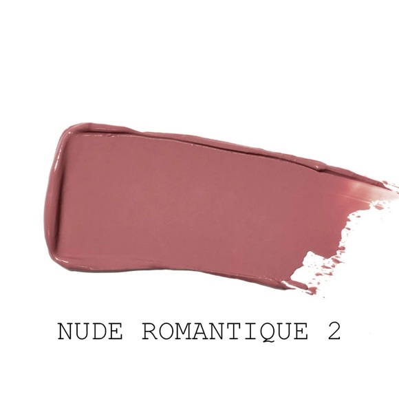 A silky-smooth lipstick with a luminous, dewy finish. - Picture 3 of 6